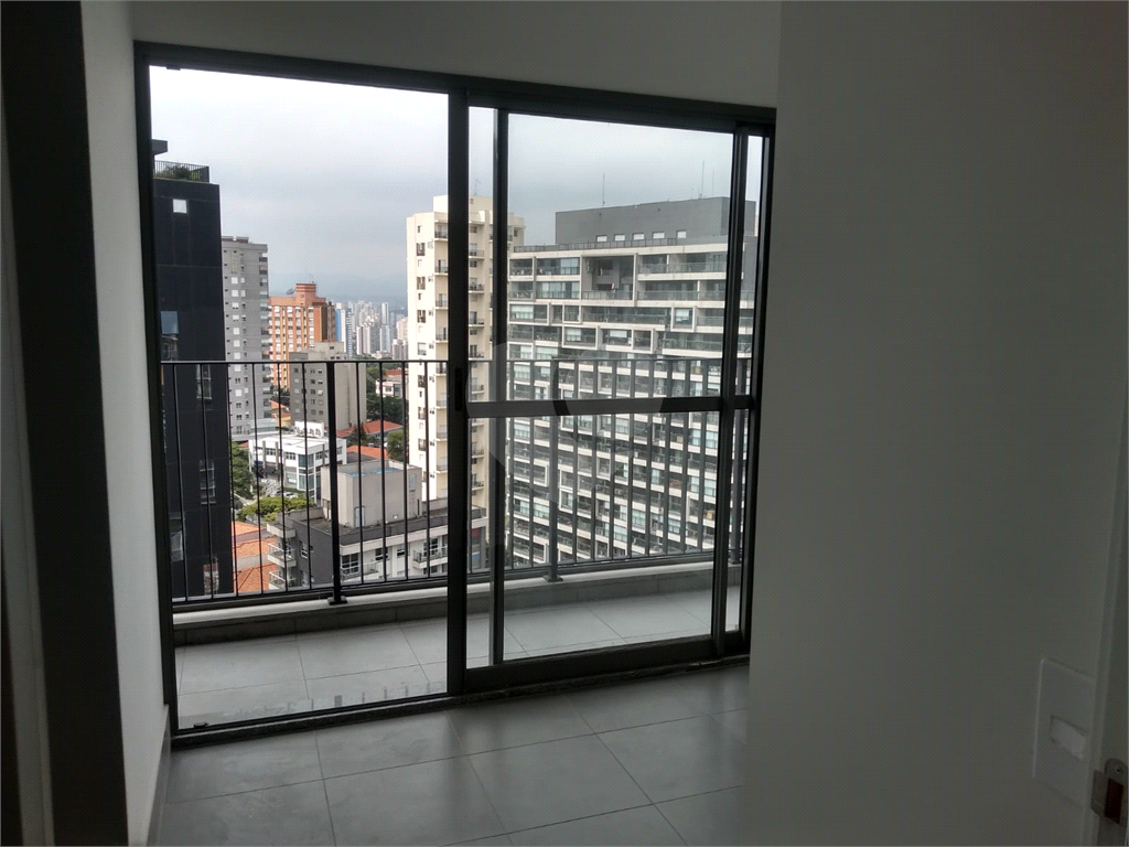 APARTAMENTO 2 DORMITÓRIOS (1 SUÍTE), TERRAÇO E 1 VAGA DE GARAGEM PARA LOCAÇÃO - VILA MADALENA