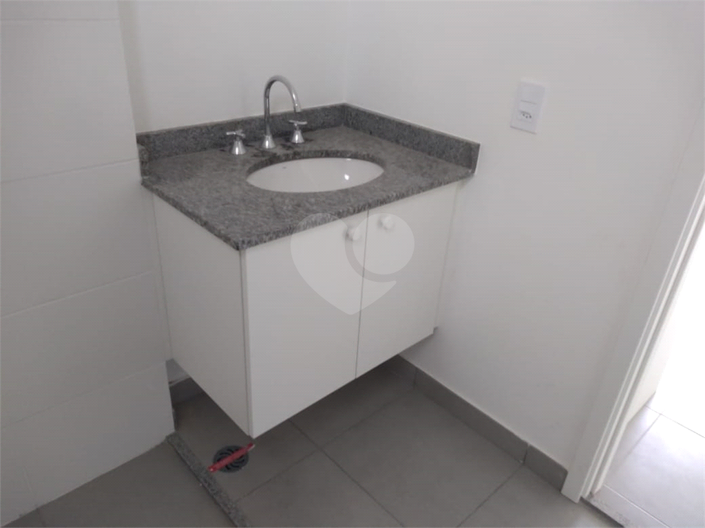 APARTAMENTO 2 DORMITÓRIOS (1 SUÍTE), TERRAÇO E 1 VAGA DE GARAGEM PARA LOCAÇÃO - VILA MADALENA