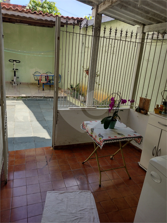 Casa térrea 2 quartos 1 vaga - Jardim São João. 