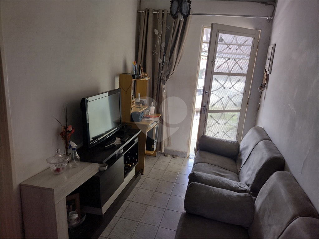 Casa térrea 2 quartos 1 vaga - Jardim São João. 