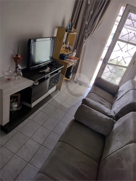 Casa térrea 2 quartos 1 vaga - Jardim São João. 