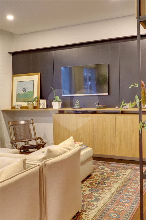 Apartamento com 135m² com 3 quartos e 3 vagas com piscina Sumaré Perdizes