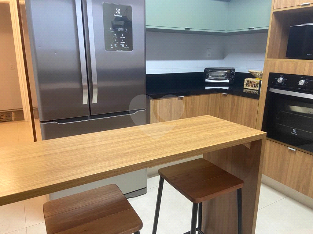 Apartamento com 135m² com 3 quartos e 3 vagas com piscina Sumaré Perdizes