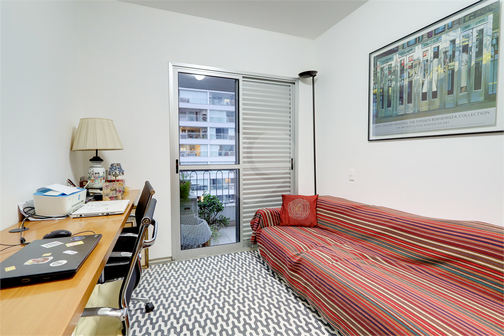Apartamento com 135m² com 3 quartos e 3 vagas com piscina Sumaré Perdizes