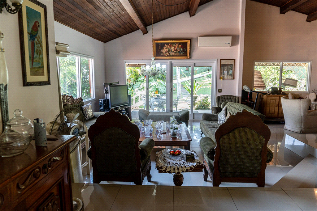 Excelente Casa em Condomínio Fechado ao lado de São Paulo!