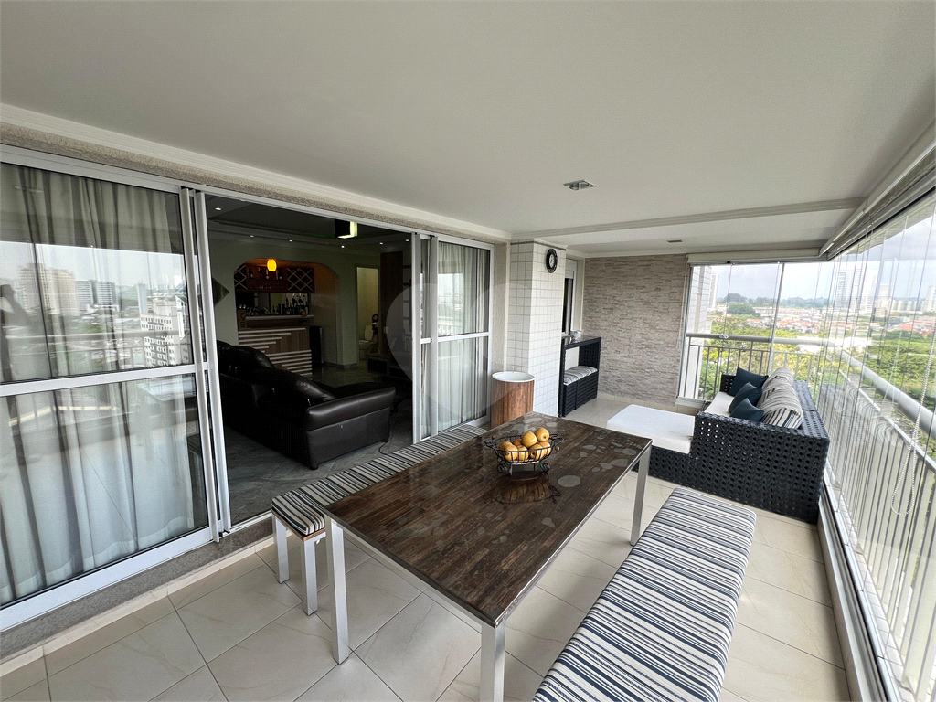 Apartamento Reformado e Mobiliado com 136m2