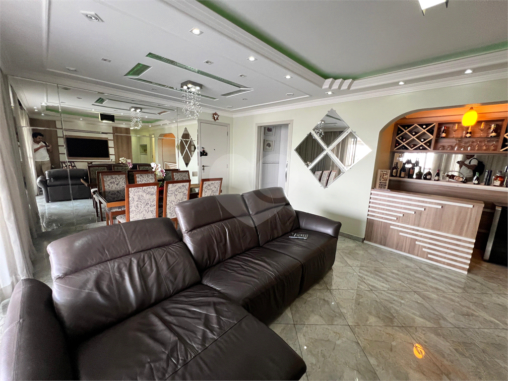 Apartamento Reformado e Mobiliado com 136m2