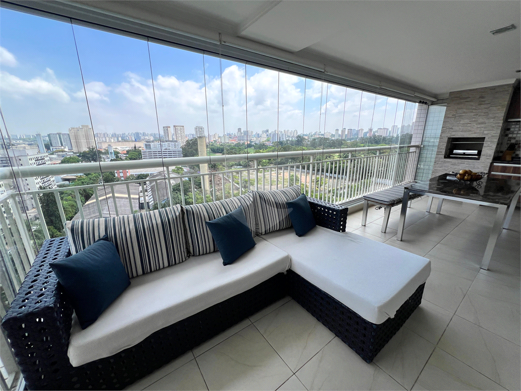 Apartamento Reformado e Mobiliado com 136m2