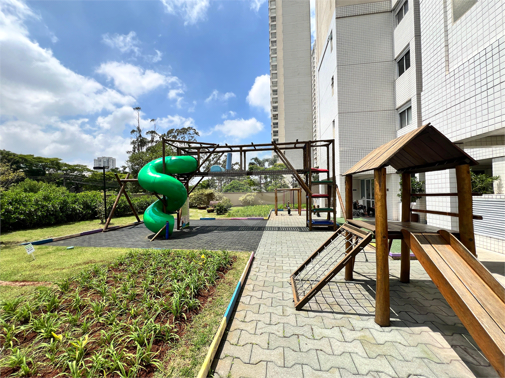 Apartamento Reformado e Mobiliado com 136m2