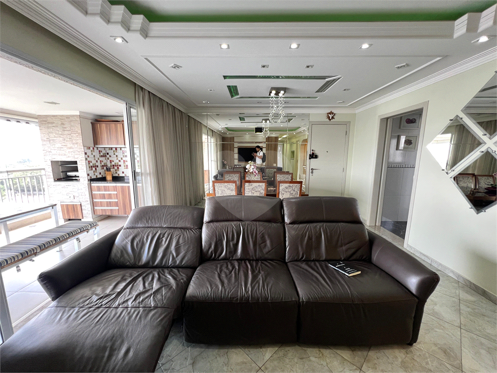 Apartamento Reformado e Mobiliado com 136m2