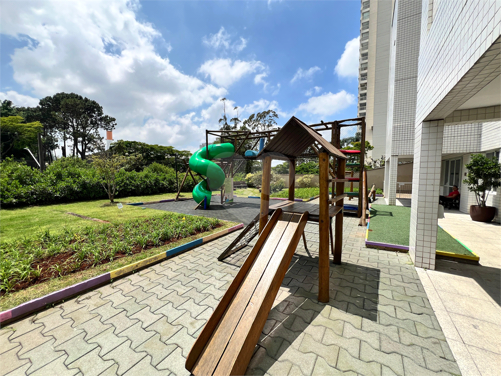 Apartamento Reformado e Mobiliado com 136m2
