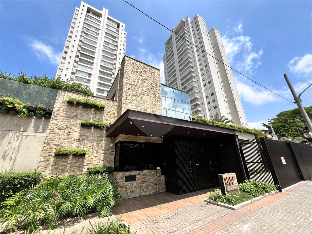 Apartamento Reformado e Mobiliado com 136m2