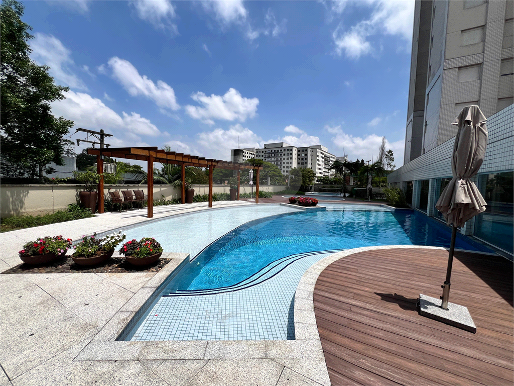 Apartamento Reformado e Mobiliado com 136m2