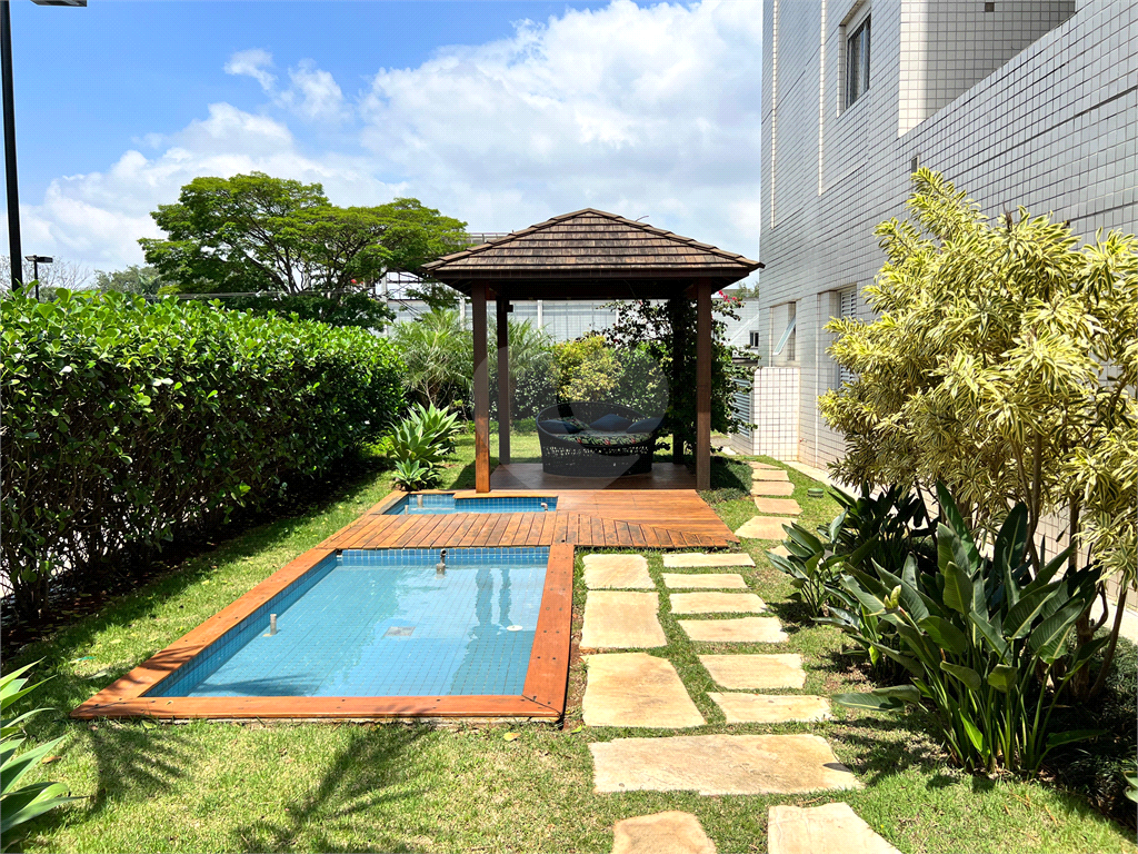 Apartamento Reformado e Mobiliado com 136m2