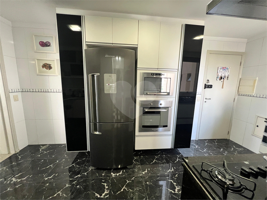 Apartamento Reformado e Mobiliado com 136m2