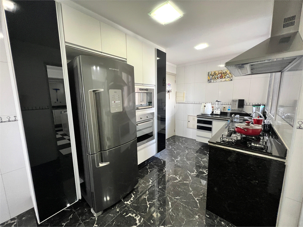 Apartamento Reformado e Mobiliado com 136m2