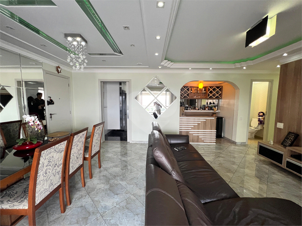 Apartamento Reformado e Mobiliado com 136m2