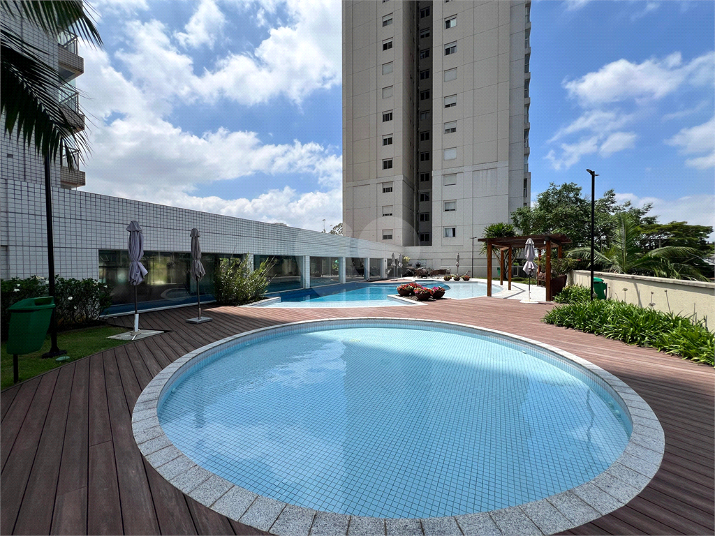 Apartamento Reformado e Mobiliado com 136m2