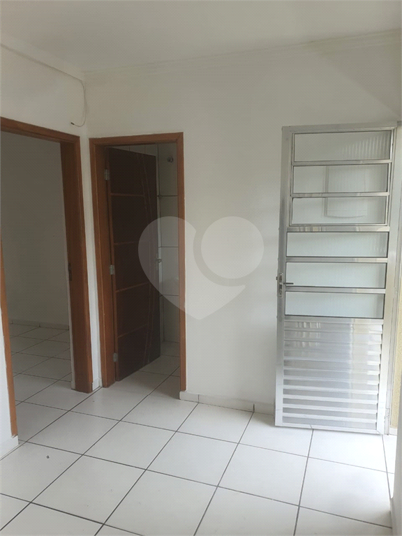 Condomínio com renda de 9 mil reais.