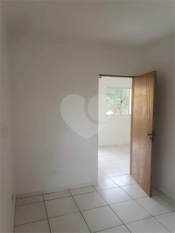 Condomínio com renda de 9 mil reais.