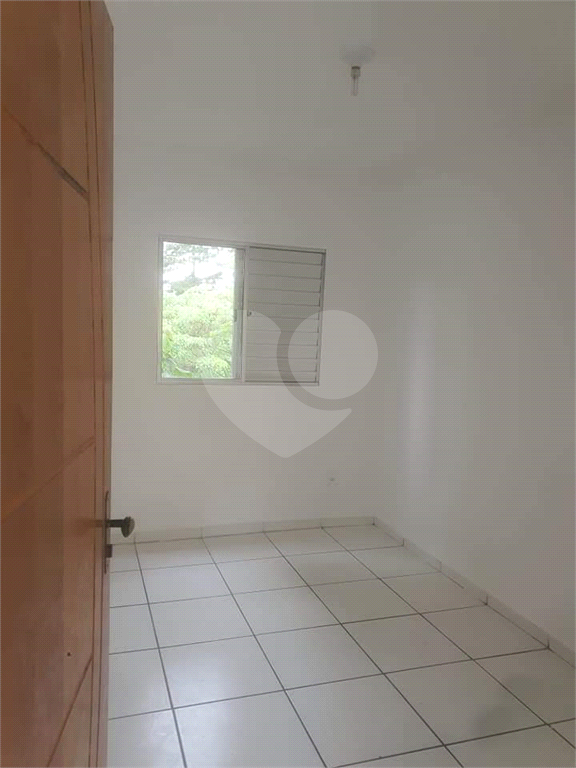 Condomínio com renda de 9 mil reais.