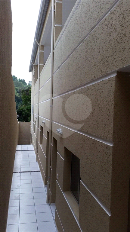 Condomínio com renda de 9 mil reais.