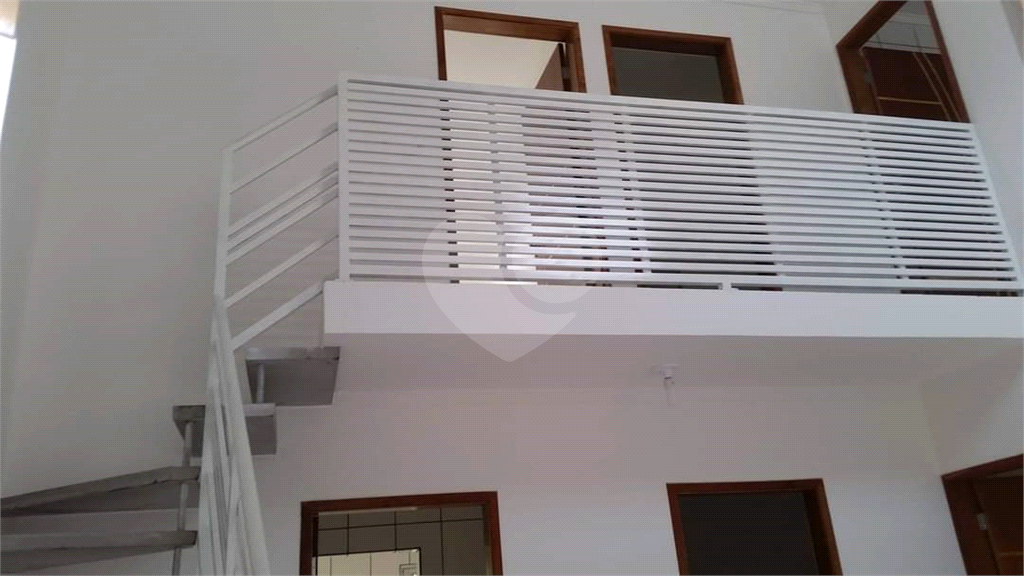 Condomínio com renda de 9 mil reais.