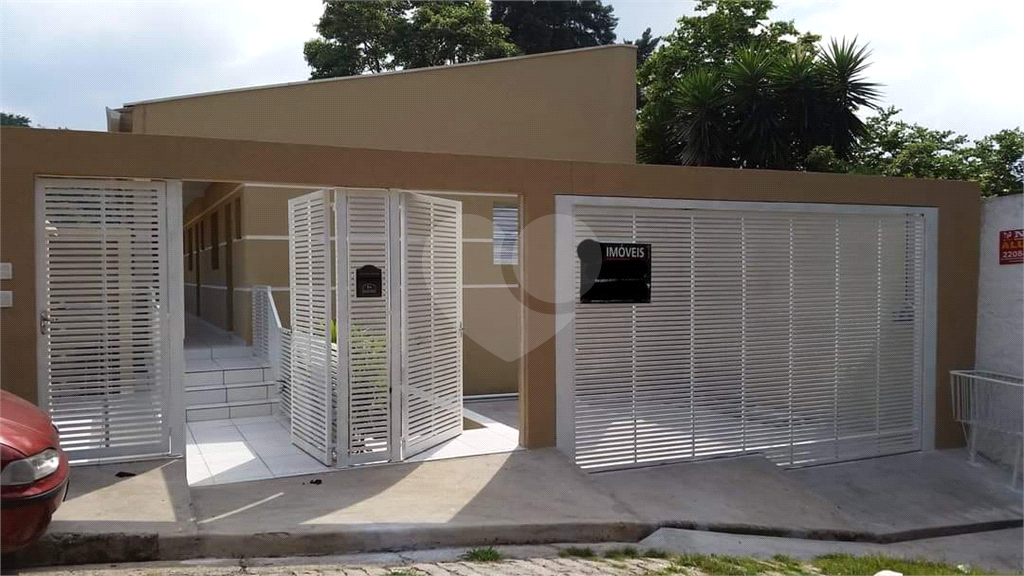 Condomínio com renda de 9 mil reais.