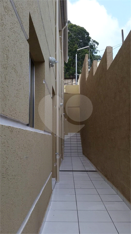 Condomínio com renda de 9 mil reais.