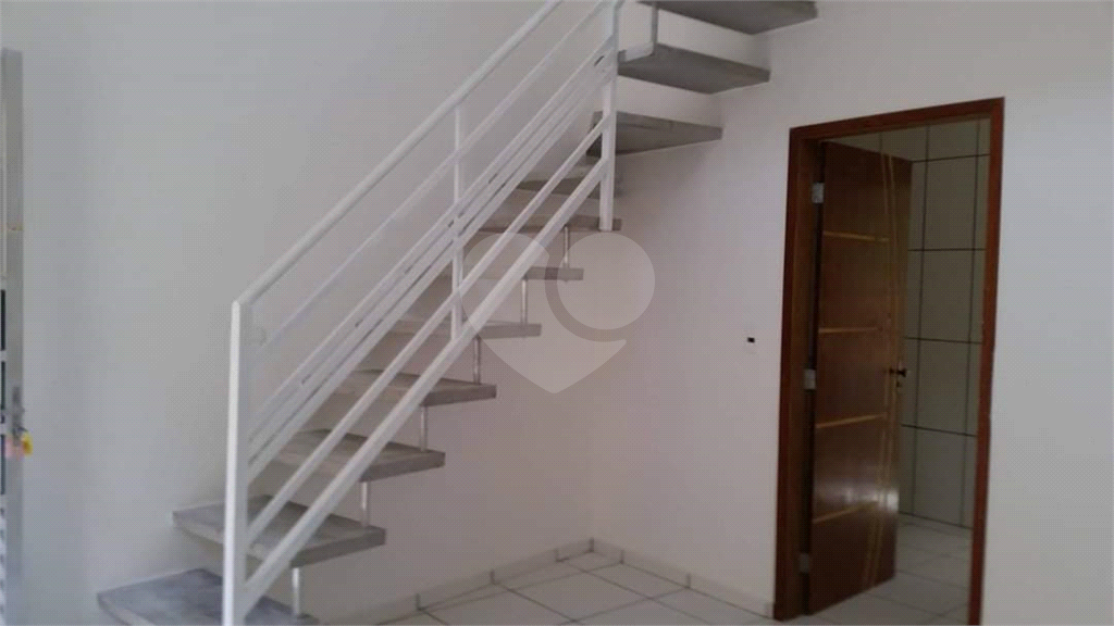 Condomínio com renda de 9 mil reais.
