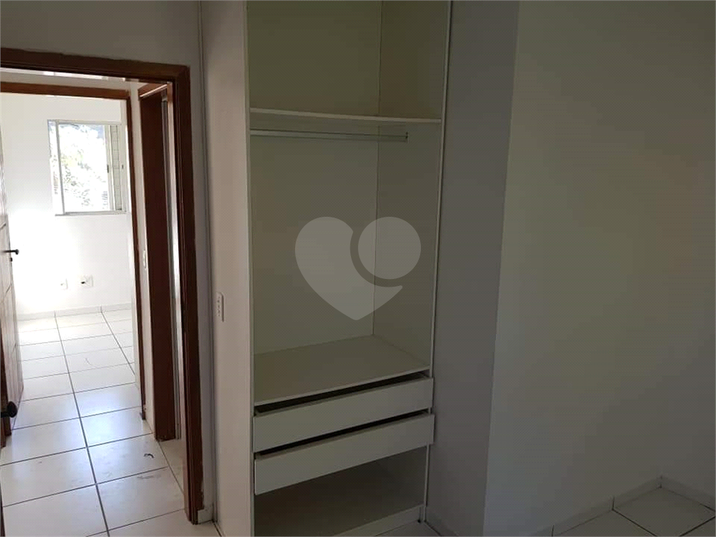 Condomínio com renda de 9 mil reais.