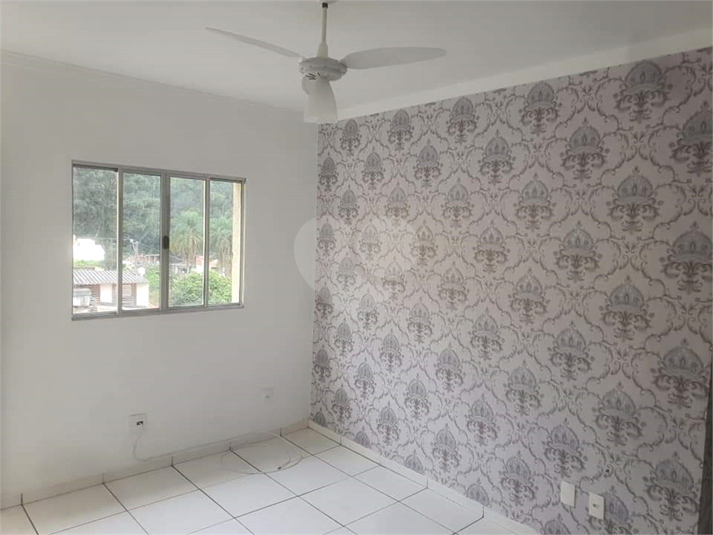 Condomínio com renda de 9 mil reais.