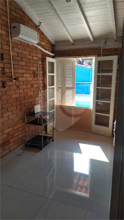 Casa à venda com 3 quartos, 230m² - Foto 2