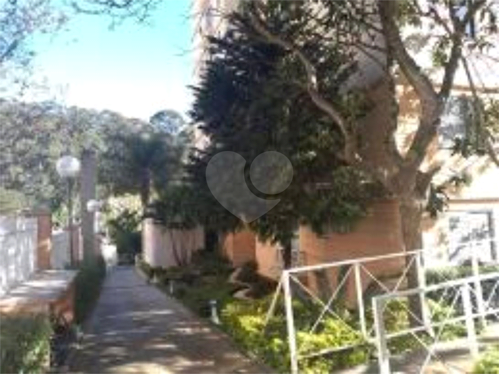 APARTAMENTO em PARQUE BRISTOL