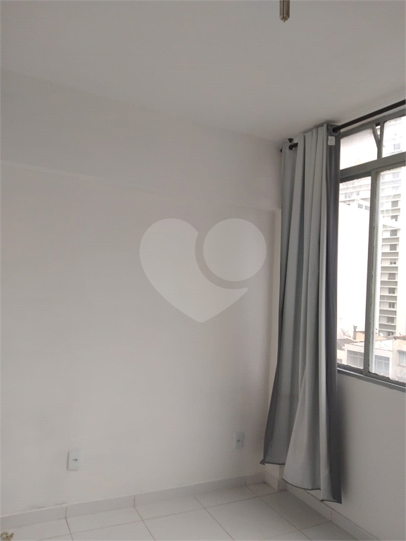 APARTAMENTO em CENTRO