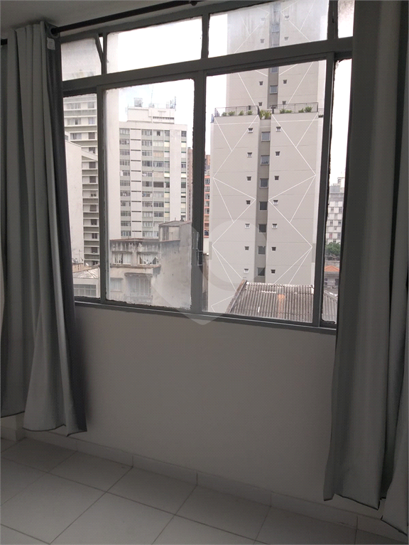 APARTAMENTO em CENTRO