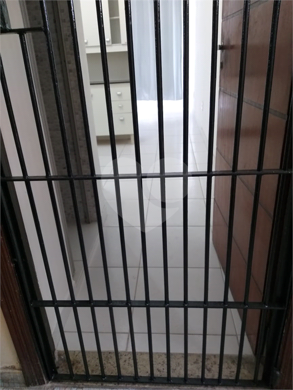 APARTAMENTO em CENTRO