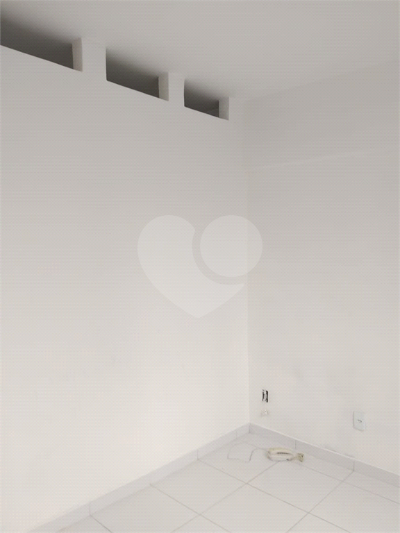 APARTAMENTO em CENTRO