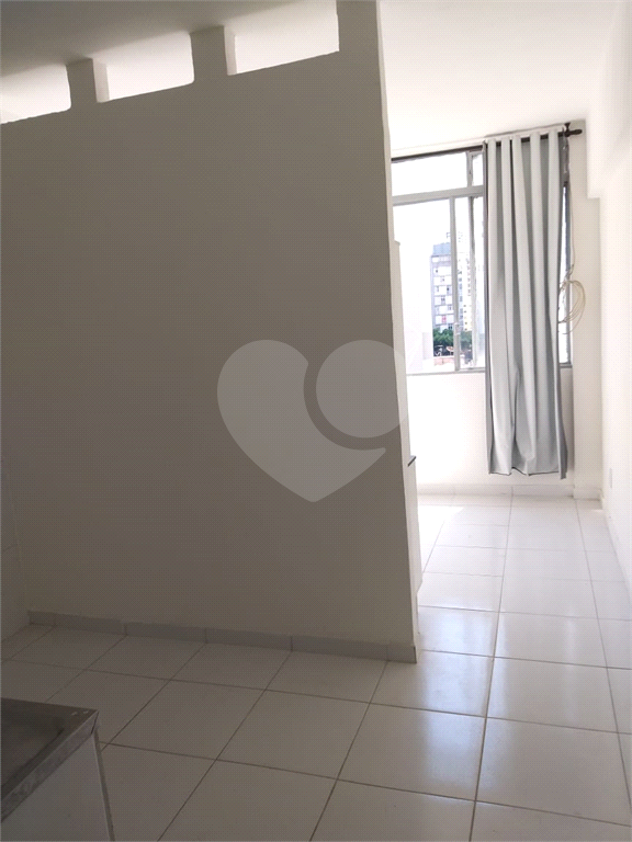 APARTAMENTO em CENTRO
