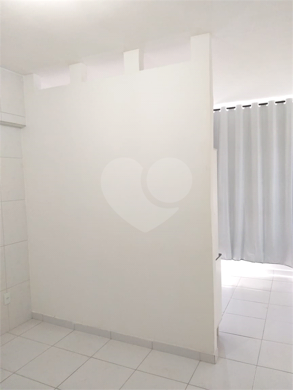 APARTAMENTO em CENTRO