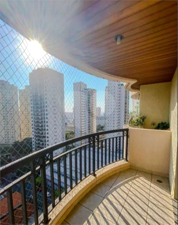 APARTAMENTO em TATUAPÉ