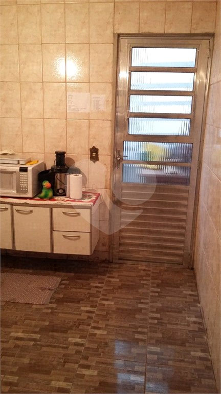 Casa com 03 dorm.  e com 03 vagas