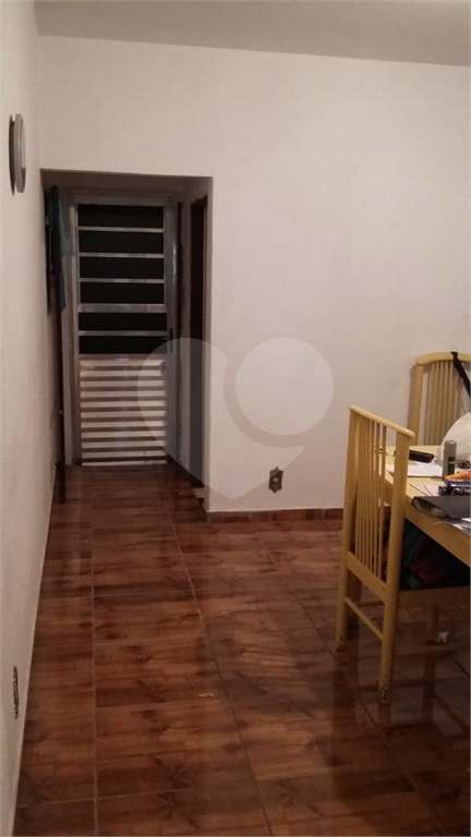 Casa com 03 dorm.  e com 03 vagas