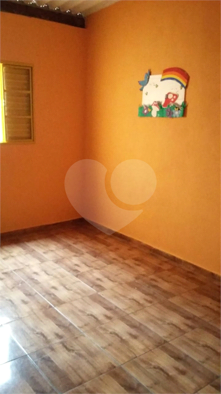 Casa com 03 dorm.  e com 03 vagas