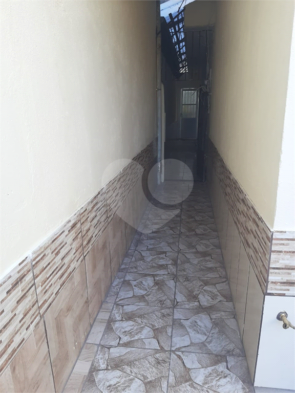 Casa com 03 dorm.  e com 03 vagas