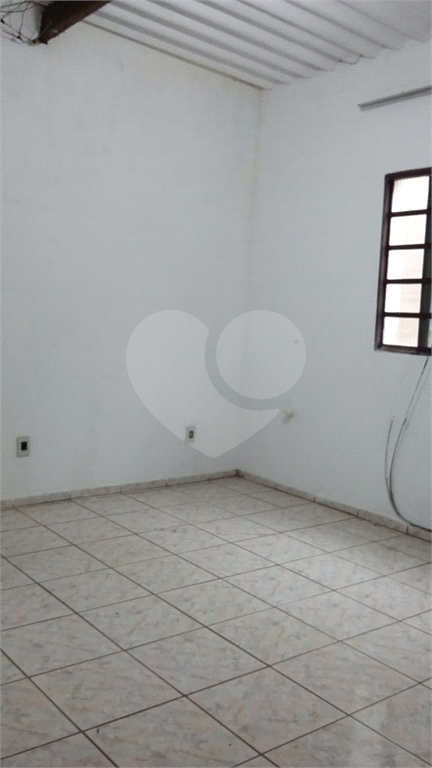 Casa com 03 dorm.  e com 03 vagas