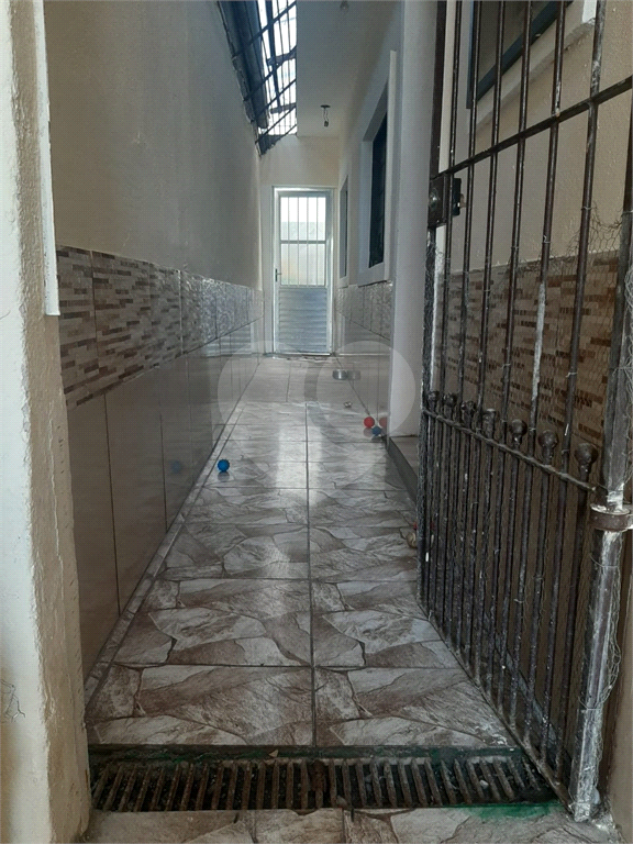 Casa com 03 dorm.  e com 03 vagas