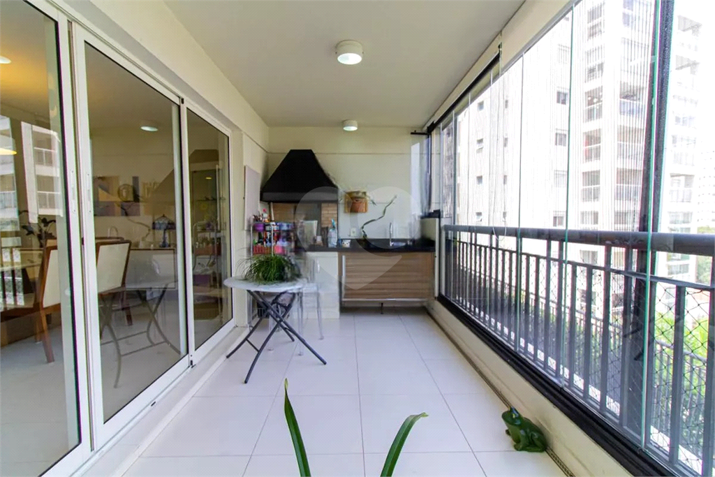 Apartamento Alto de Pinheiros 3 suites e 3 vagas de garagem 