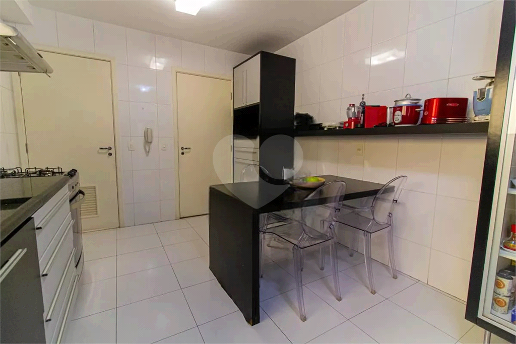 Apartamento Alto de Pinheiros 3 suites e 3 vagas de garagem 