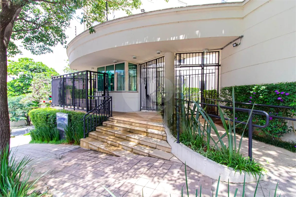 Apartamento Alto de Pinheiros 3 suites e 3 vagas de garagem 